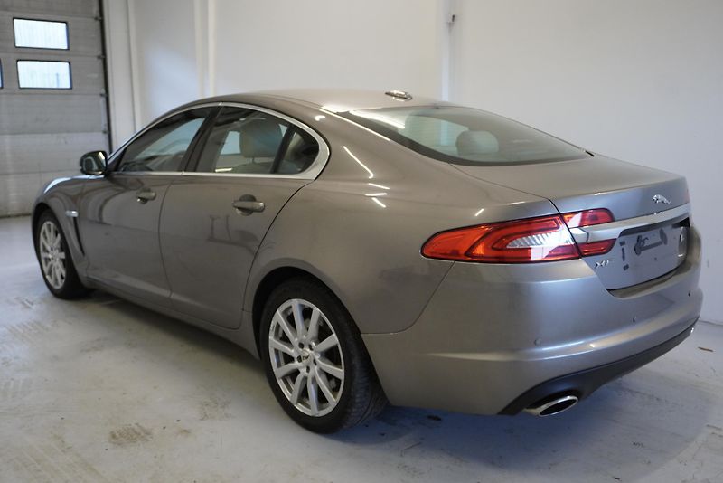 Jaguar XF 3.0D 202kW S-PORTFOLIO - fotka 9 z 34