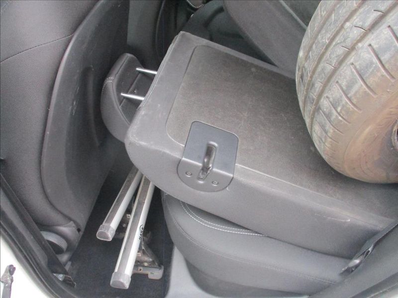 Hyundai i30 1,6 i 16v, klima,s.kn. Zamluve - fotka 12 z 34