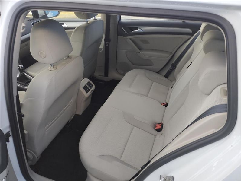 Volkswagen Golf 1,6 TDI 81kW BlueMotion Varian - fotka 10 z 18