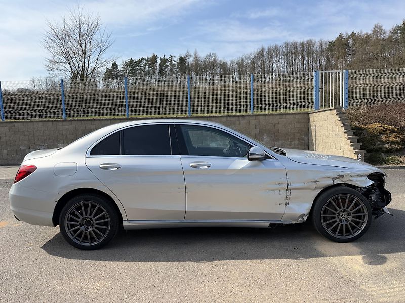 Mercedes-Benz Třídy C C 400 245kW 4x4 EXCLUSIVE  - fotka 3 z 16