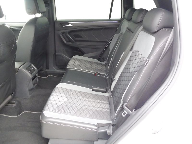 Volkswagen Tiguan Allspace (2022) R-Line 2,0 TSI 140kW DSG 4MOTI - fotka 20 z 27