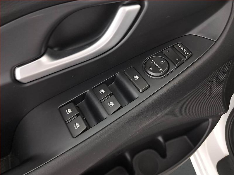 Hyundai i30 (2018) 1.4 T-GDI, ČR,1.maj - fotka 15 z 16