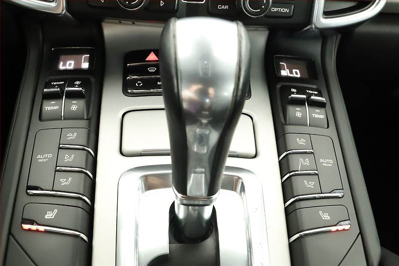 Porsche Cayenne (2013) Turbo - fotka 12 z 20