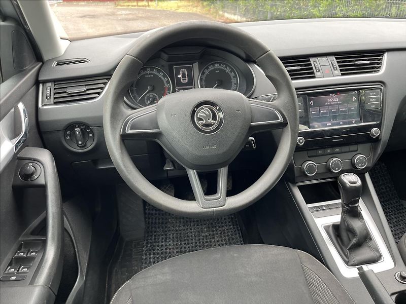 Škoda Octavia 1,6 TDi KLIMA TAŽNÉ SERVIS - fotka 14 z 34