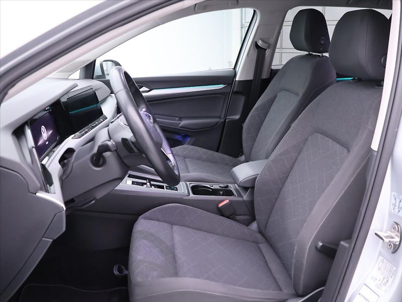Volkswagen Golf 1,5 TSI EVO 110kW mHEV Life DS - fotka 12 z 37