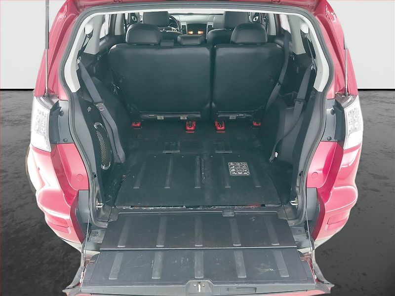 Mitsubishi Outlander (2011) 2.2 DI-D, 4X4, 7 míst - fotka 14 z 21