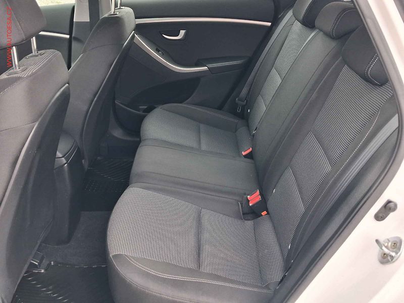 Hyundai i30 (2016) 1.6 CRDI, 2.maj,ČR, servis - fotka 10 z 19