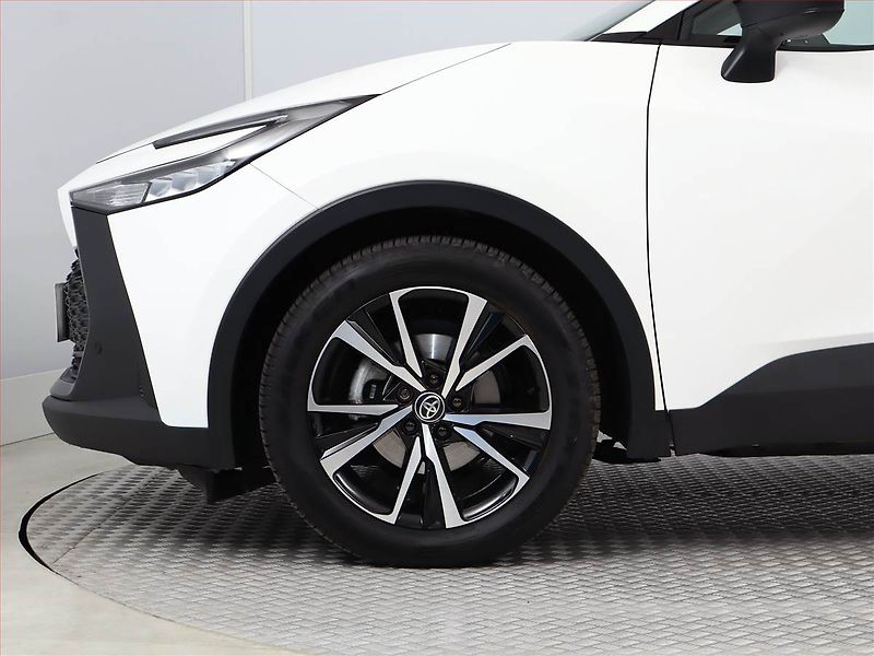 Toyota C-HR (2024) 1.8 Hybrid - fotka 13 z 21