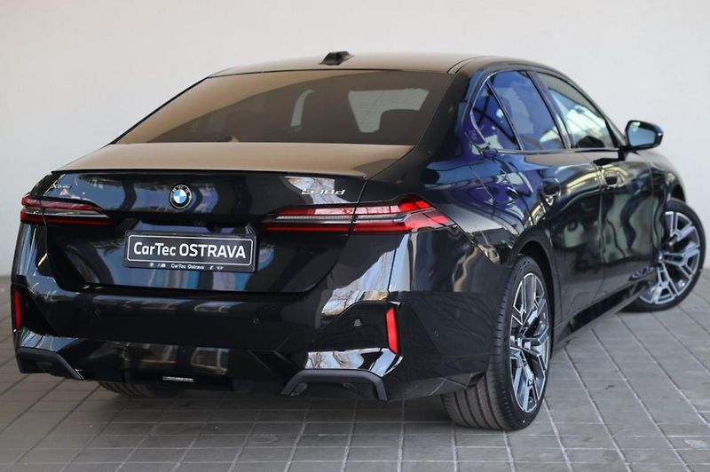 BMW Řada 5 540d xDrive Sedan - fotka 3 z 18