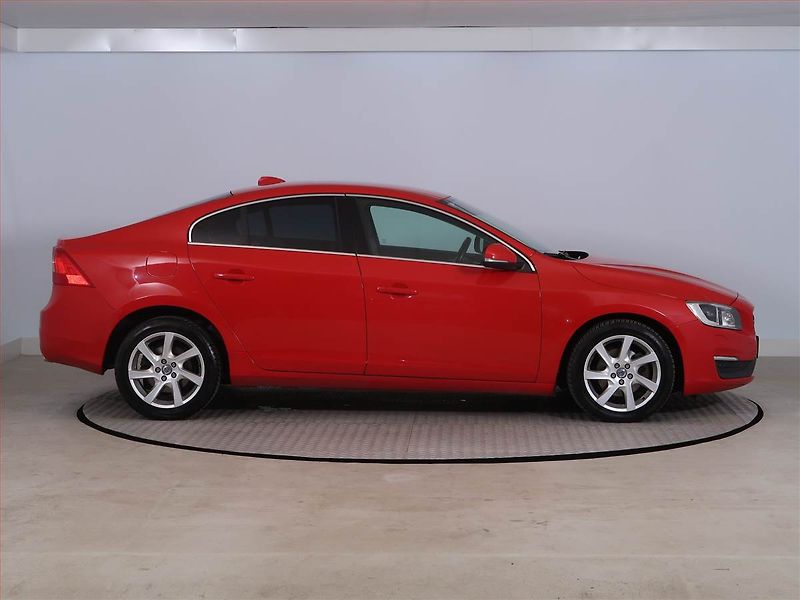 Volvo S60 (2014) D4 Polestar, Xenony, Tempomat - fotka 6 z 19