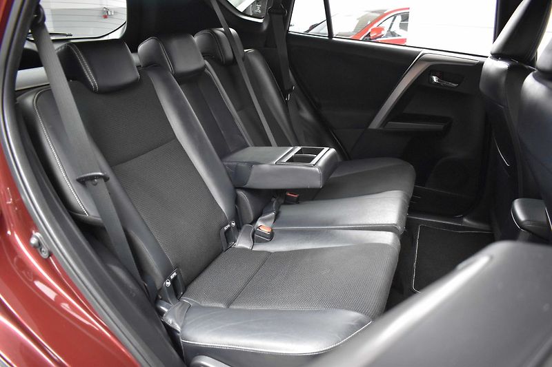 Toyota RAV4 2.0 D-4D 105kW*PO ROZVODECH* - fotka 11 z 44