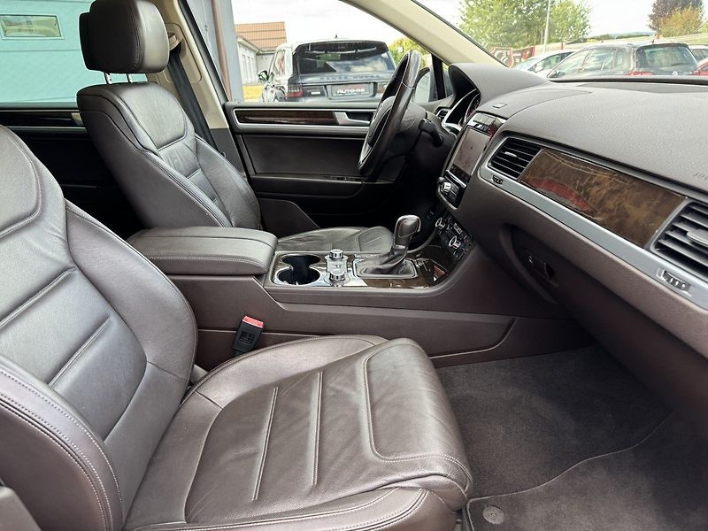 Volkswagen Touareg (2013) 3.0TDI Vzduch Navi Pano Kamera - fotka 13 z 50