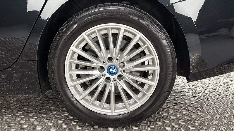 BMW Řada 3 320e AUT Luxury Line - fotka 18 z 27