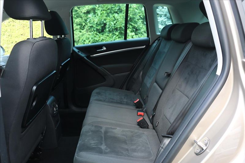 Volkswagen Tiguan 2,0 4x4, ČR, TAŽNÉ - fotka 19 z 25