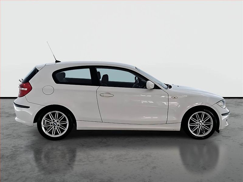 BMW Řada 1 (2011) 116i - fotka 6 z 17