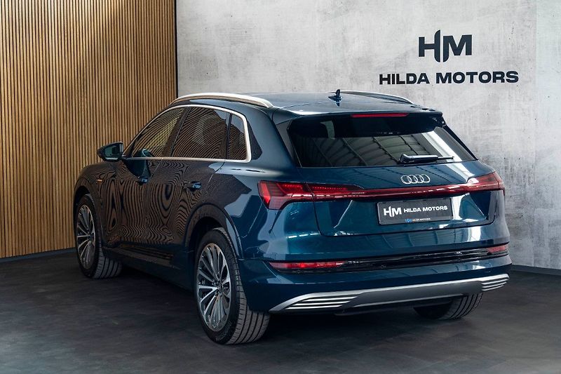 Audi e-tron 55 300kW Pano ACC 360 Tažné - fotka 2 z 42