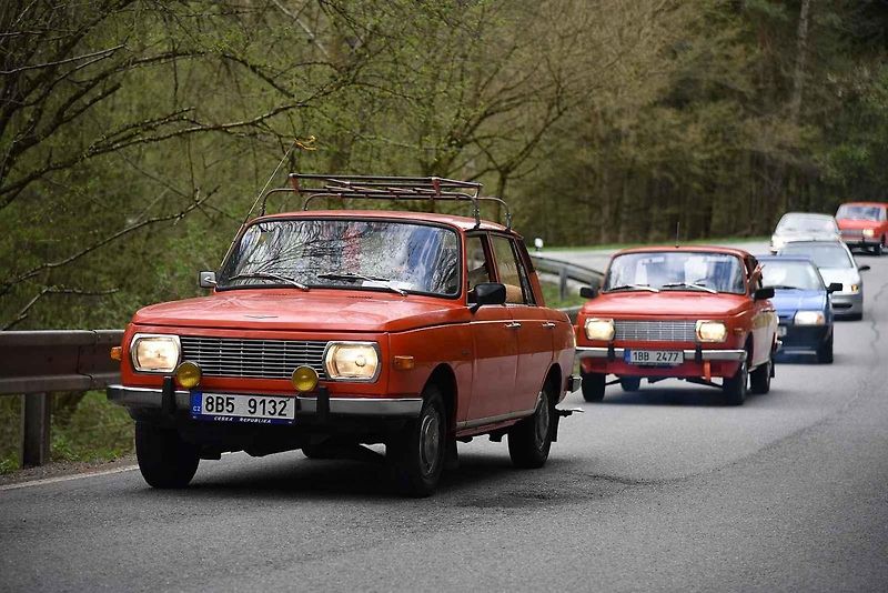 Motorističtí nadšenci pořádali na zahájení sezony v Adamově tradiční Zaklikovanou. Po přehlídce v areálu bývalých Adamovských strojíren následovala spanilá jízda Moravským krasem.