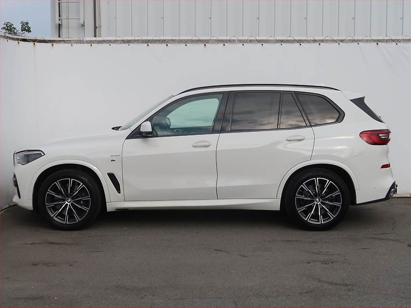 BMW X5 (2019) xDrive30d - fotka 3 z 24
