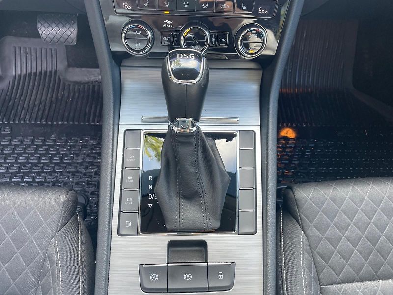Škoda Superb (2020)  1.4 TSI iV Style DSG - fotka 8 z 15