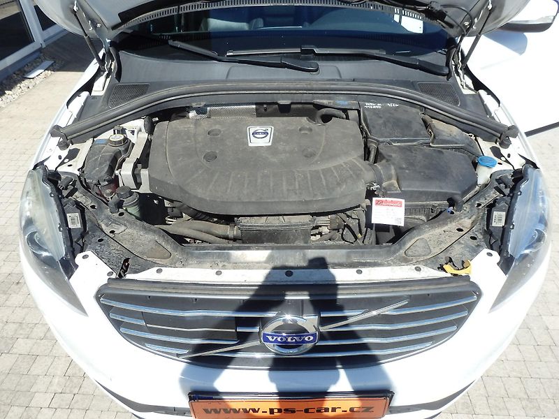 Volvo XC60 2.4 D 158 kW AWD NAVI, ZÁVĚS - fotka 20 z 22