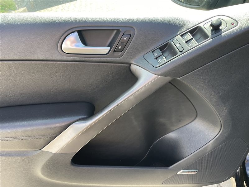 Volkswagen Tiguan 2,0 TDi 100kw 4x4 DSG Panorama - fotka 22 z 33