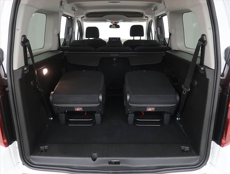 Opel Combo (2022) Maxi Elegance 1.5 CDTI, 7Míst - fotka 13 z 24