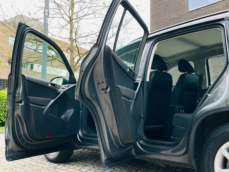 Volkswagen Tiguan 1.4TSI MANUÁL SENZORY TAŽNÉ - fotka 24 z 47