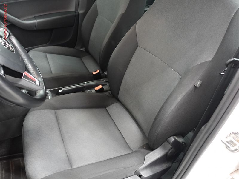 Škoda Rapid (2017) 1.0TSI, ČR, AC, park.asist - fotka 9 z 16