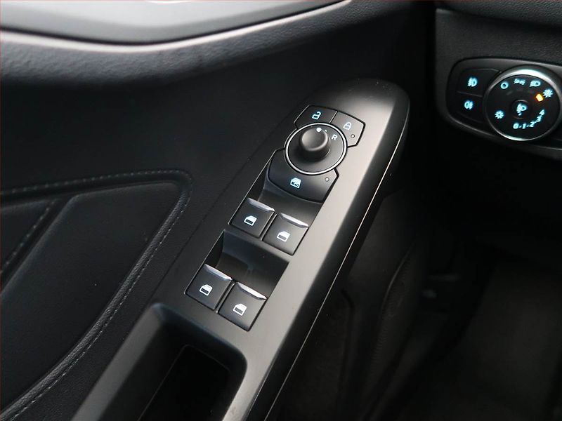 Ford Focus (2022) 1.0 EcoBoost, Tempomat - fotka 15 z 18