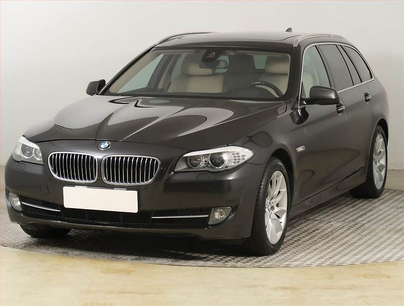 BMW Řada 5 (2013) 525d xDrive, 4X4, Automat - fotka 2 z 26