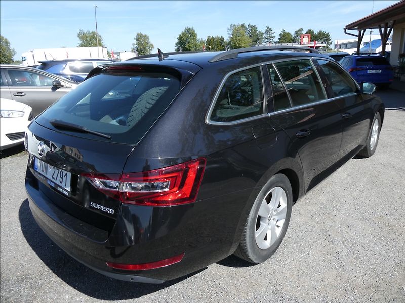 Škoda Superb 1,6 TDi DPH 2x kola,po servise - fotka 7 z 34