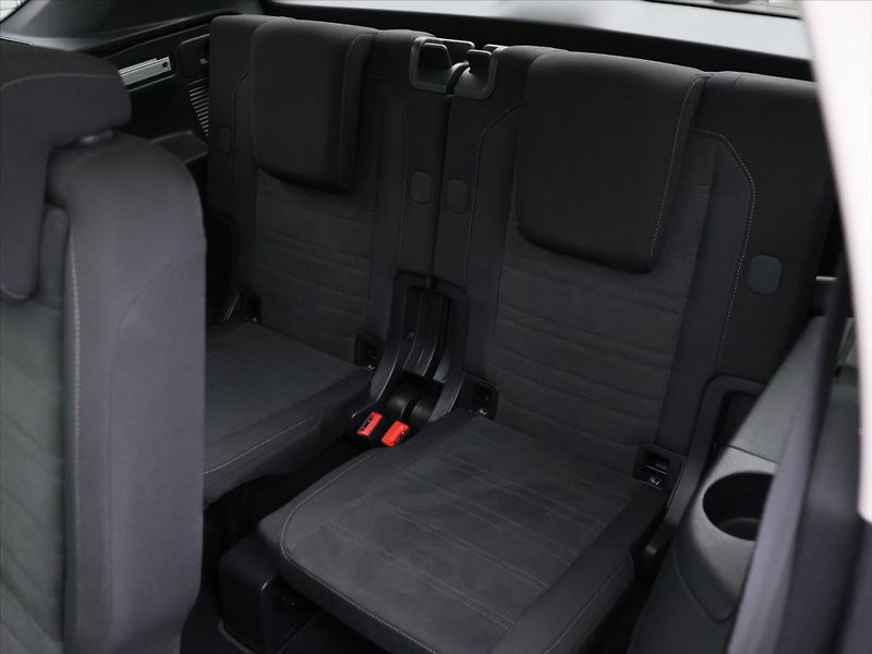 Volkswagen Touran 2,0 TDI DSG Highline 7Míst DPH - fotka 15 z 41
