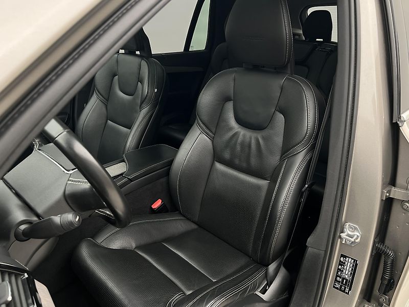 Volvo XC90 B5 AWD INSCRIPTION 7 MÍST - fotka 19 z 49