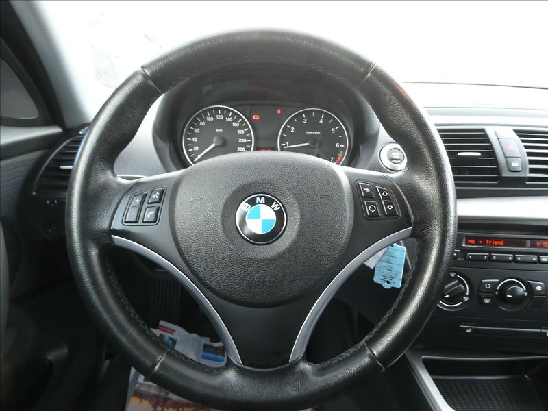 BMW Řada 1 1,6 i 85kW serviska, 2.majitel - fotka 28 z 40