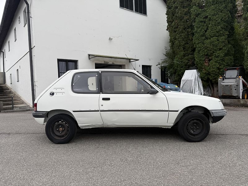 Peugeot 205 1.9 TD 51 kW - fotka 8 z 16