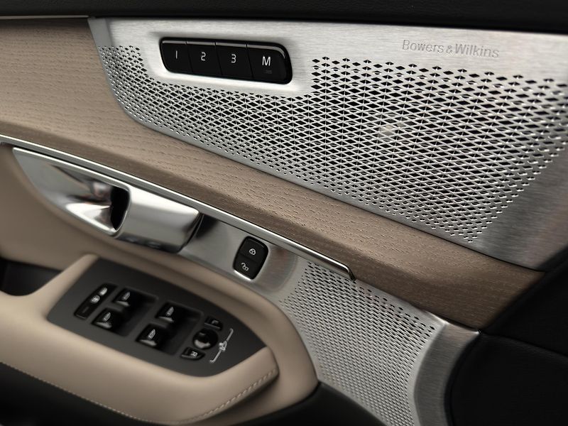 Volvo XC90 (2026) T8 AWD Plug-in DARK PLUS 7m - fotka 20 z 28