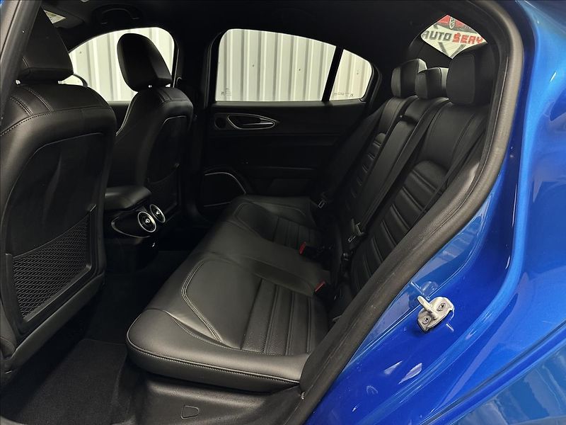 Alfa Romeo Giulia 206kW Q4 VELOCE 1.MAJITEL - fotka 31 z 39