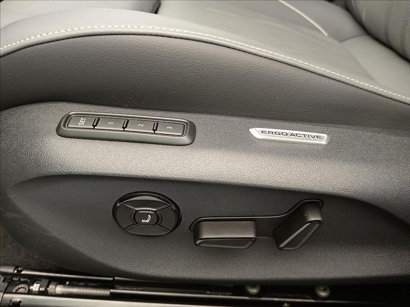 Volkswagen Passat 2,0 Elegance  TDI - fotka 12 z 19