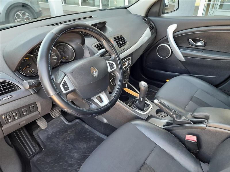 Renault Fluence 1,6 i 16V Privilege STÁLE U NÁ - fotka 7 z 16