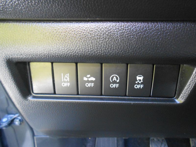 Suzuki Swift 1.0SHVS-HYBRID,KAMERA,LED - fotka 27 z 38