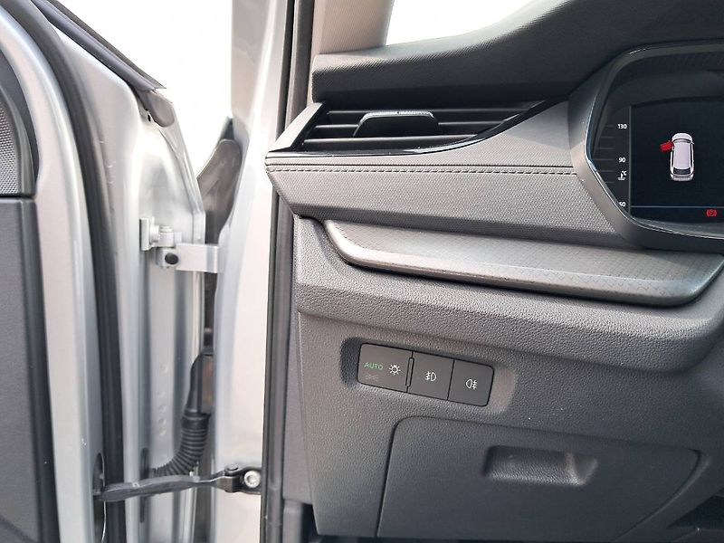 Škoda Octavia (2022) COMBI IV Ambition PLUS 1.5 TSI - fotka 16 z 25