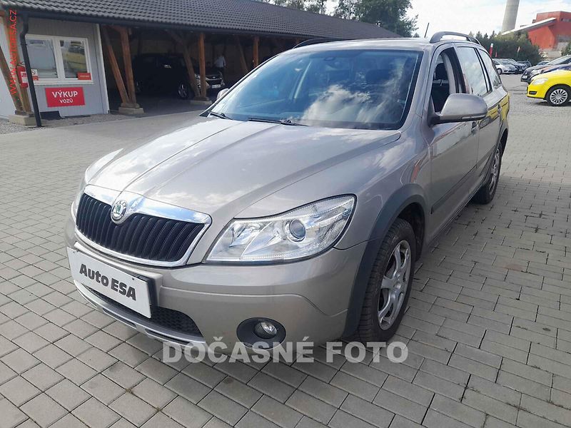 Škoda Octavia (2011) 2.0 TDi 4x4, 1.maj, AC - fotka 1 z 3