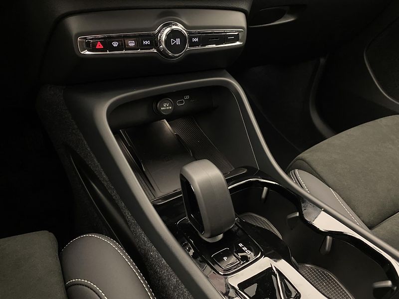 Volvo XC40 (2026) B3 AUT DARK PLUS - fotka 34 z 60