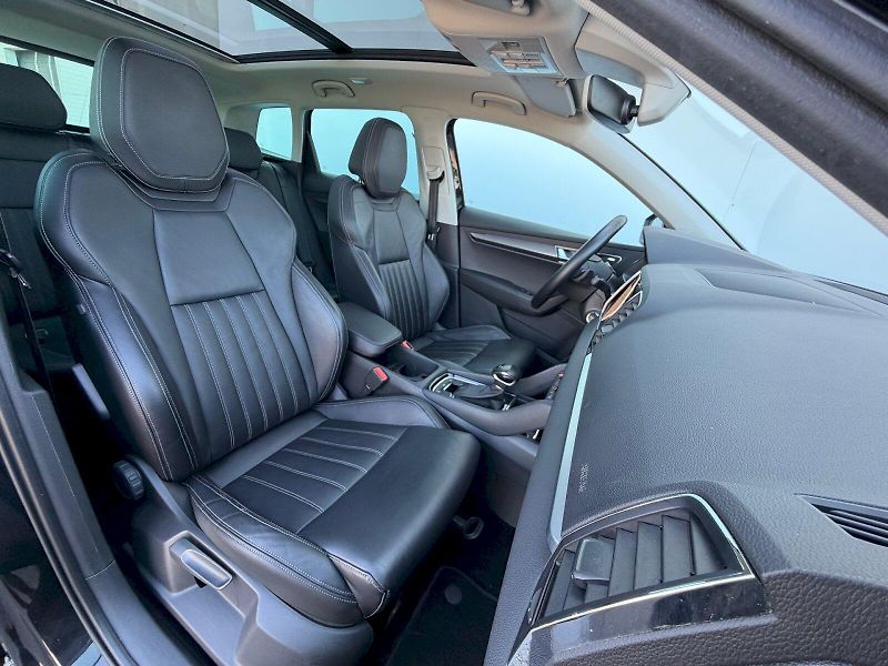 Škoda Karoq (2018) 1.5TSI 110kW DSG Style Pano Ků - fotka 30 z 35