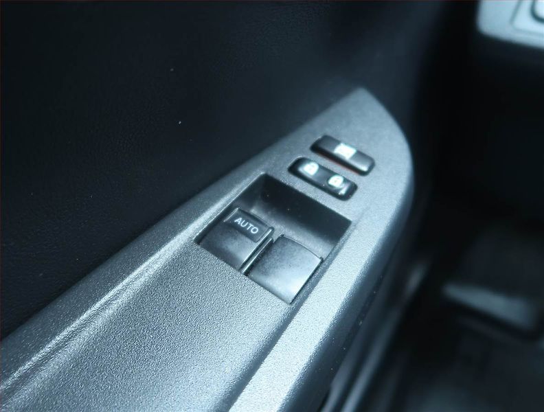 Toyota Verso (2011) 1.33 VVT-i, po STK, rezervace - fotka 13 z 14