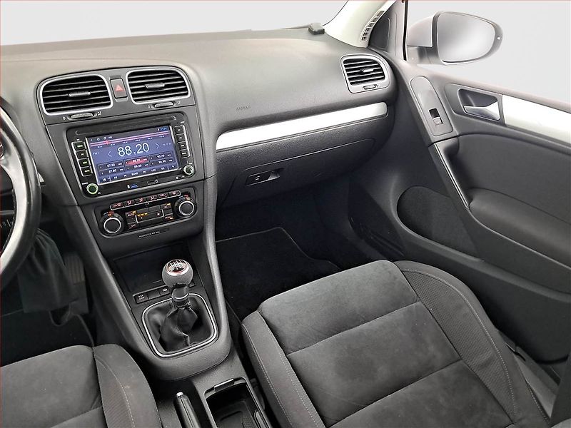 Volkswagen Golf (2009) 1.4 TSI, po STK, zamluveno - fotka 8 z 18