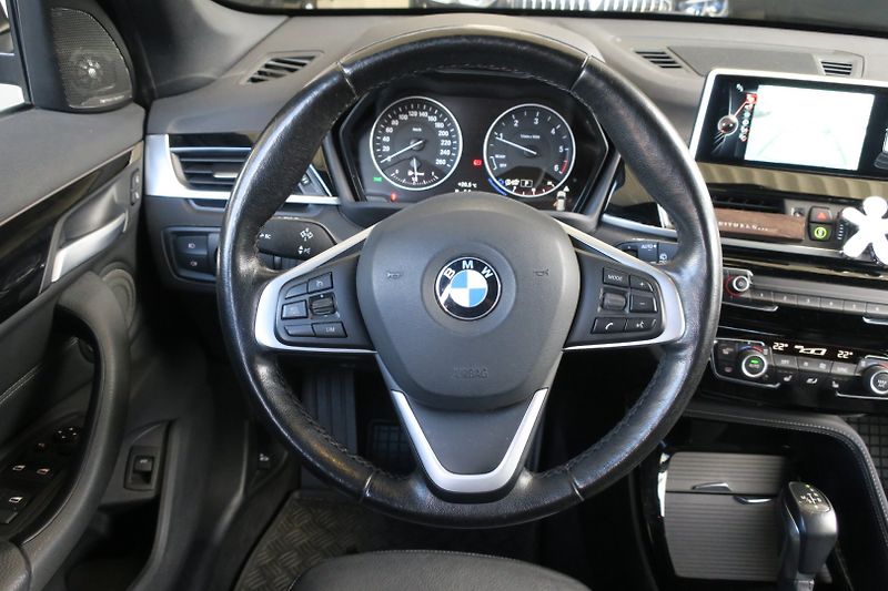 BMW X1 (2017) 2.0 xDrive25d SPORT LINE - fotka 17 z 48