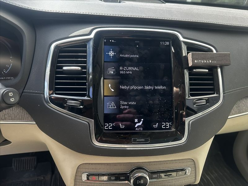 Volvo XC90 2,0 - fotka 17 z 21