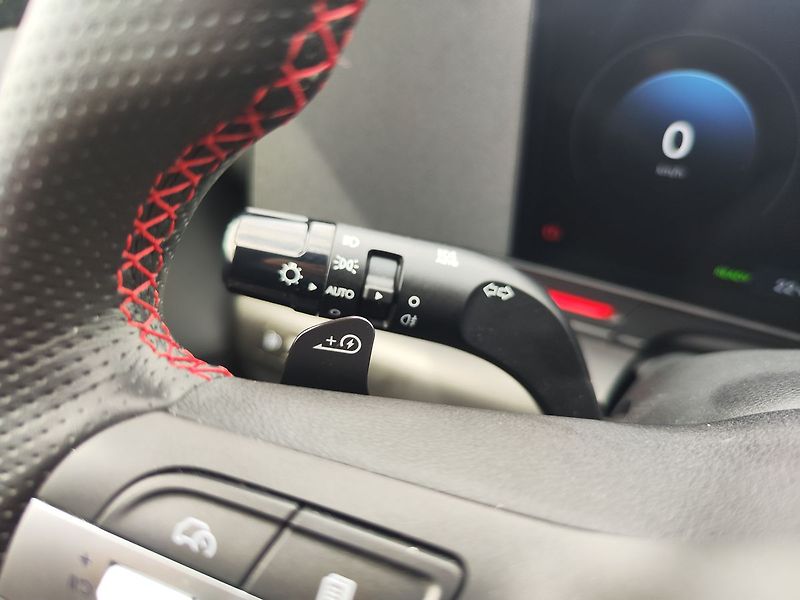 Hyundai Kona EV/65kWh N-Line Premium AT - fotka 32 z 38
