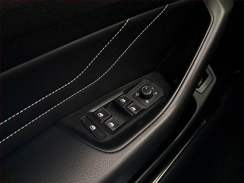 Volkswagen Passat (2020) 2.0 TDI, Automat, Kůže, Navi - fotka 19 z 21